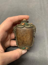 A collection of seven Chinese snuff bottles, 19/20th C.