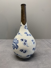 Two Chinese blue and white 'Bleu de Hue' vases with a phoenix for the Vietnamese market, Tho 壽 and Nội phủ thị nam 內府侍南 mark, 19th C.