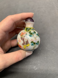 Three Chinese famille rose snuff bottles and two painted glass snuff bottles, Qianlong and Jujiutang mark, 19/20th C.