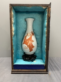 A Chinese gilt-decorated iron-red- and grisaille vase and a fitted box, Hongxian mark, Republic