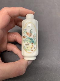 A fine Chinese famille rose 'rooster' snuff bottle, 19th C.