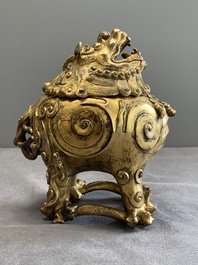 A finely cast Chinese gilt bronze 'luduan' incense burner and cover, Ming, 15/16th C.