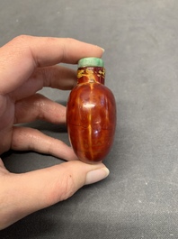 Four Chinese Peking glass, agate and jade snuff bottles, 19/20th C.