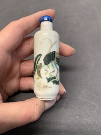 Three Chinese famille rose snuff bottles and two painted glass snuff bottles, Qianlong and Jujiutang mark, 19/20th C.