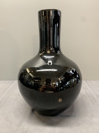 A Chinese black-glazed 'tianqiu ping' vase and a flamb&eacute;-glazed bottle vase, 19/20th C.
