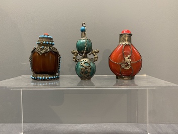 A collection of 12 Chinese snuff bottles, Qianli 千里 mark, 19/20th C.