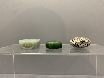 A collection of 13 Chinese precious stone snuff bottles, Guangxu mark, 19/20th C.