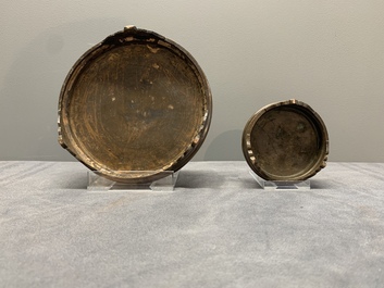 Two Vietnamese silver-inlaid bronze censers on stand, Đức Từ 德祠 mark, 19th C.