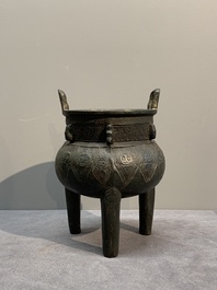 Two Chinese archaistic bronze censers, one with cover, 'ding 鼎', Song/Yuan