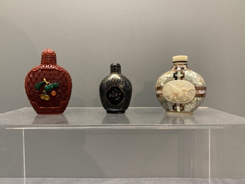 A collection of 12 Chinese snuff bottles, Qianli 千里 mark, 19/20th C.