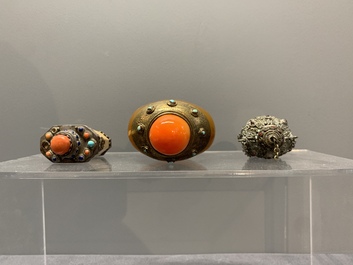 A collection of 12 Chinese snuff bottles, Qianli 千里 mark, 19/20th C.