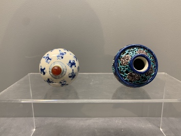 Five Chinese porcelain snuff bottles and a covered '100 boys' box, Kangxi mark, 19/20th C.