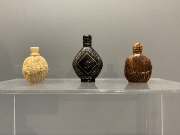 A collection of 12 Chinese snuff bottles, Qianli 千里 mark, 19/20th C.