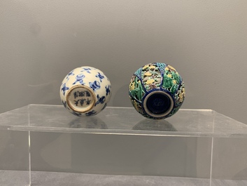 Five Chinese porcelain snuff bottles and a covered '100 boys' box, Kangxi mark, 19/20th C.