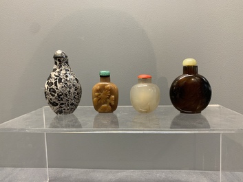 A collection of 16 Chinese precious stone snuff bottles, 19/20th C.