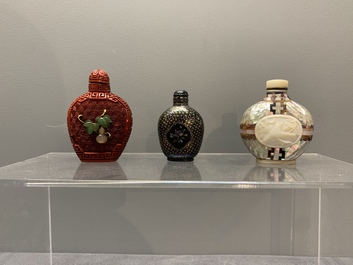 A collection of 12 Chinese snuff bottles, Qianli 千里 mark, 19/20th C.