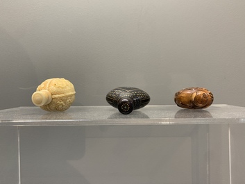 A collection of 12 Chinese snuff bottles, Qianli 千里 mark, 19/20th C.