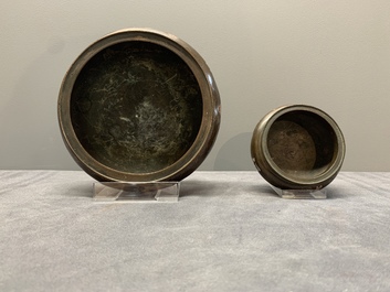 Two Vietnamese silver-inlaid bronze censers on stand, Đức Từ 德祠 mark, 19th C.
