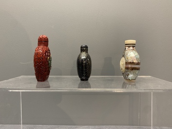A collection of 12 Chinese snuff bottles, Qianli 千里 mark, 19/20th C.