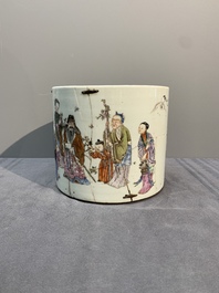 A Chinese famille rose 'Eight Immortals' brush pot, 19th C.