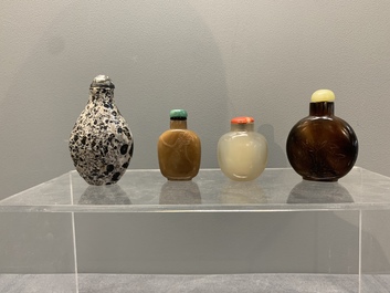 A collection of 16 Chinese precious stone snuff bottles, 19/20th C.