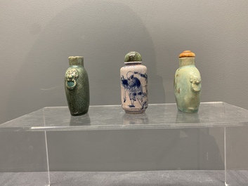 Five Chinese porcelain snuff bottles and a covered '100 boys' box, Kangxi mark, 19/20th C.