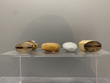 A collection of 16 Chinese precious stone snuff bottles, 19/20th C.