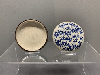 Five Chinese porcelain snuff bottles and a covered '100 boys' box, Kangxi mark, 19/20th C.