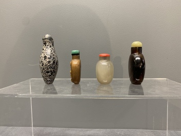 A collection of 16 Chinese precious stone snuff bottles, 19/20th C.