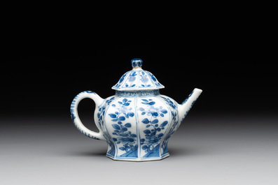 A Chinese blue and white tureen, a teapot and two dishes, Yongzheng/Qianlong