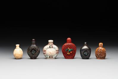 A collection of 12 Chinese snuff bottles, Qianli 千里 mark, 19/20th C.