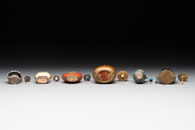 A collection of 12 Chinese snuff bottles, Qianli 千里 mark, 19/20th C.