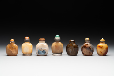 A collection of 16 Chinese precious stone snuff bottles, 19/20th C.