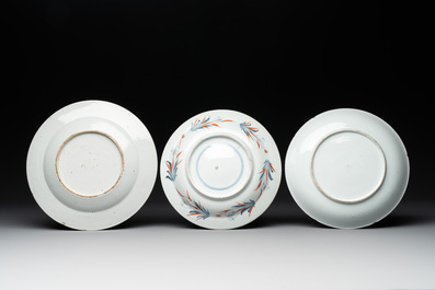 A collection of 17 Chinese blue and white, famille rose and Imari-style wares, Kangxi/Qianlong