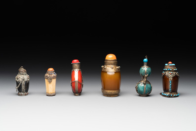 A collection of 12 Chinese snuff bottles, Qianli 千里 mark, 19/20th C.
