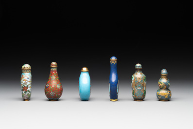 Six Chinese cloisonn&eacute; snuff bottles, 19/20th C.