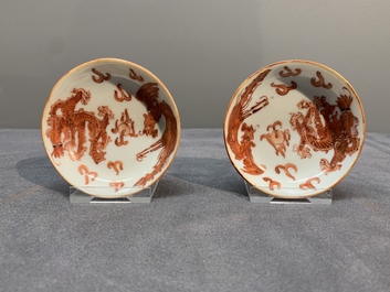 Two Chinese famille verte and a pair of iron-red-decorated snuff dishes, Chenghua and peach mark, 19th C.