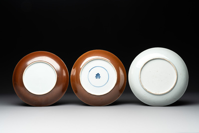 A collection of 17 Chinese blue and white, famille rose and Imari-style wares, Kangxi/Qianlong
