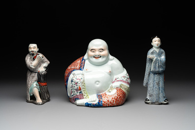 A Chinese famille rose Buddha and two figures, Zhi Yitai 朱義泰 mark, 19/20th C.