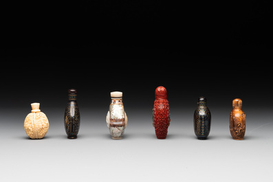 A collection of 12 Chinese snuff bottles, Qianli 千里 mark, 19/20th C.