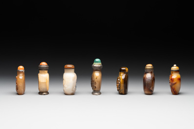 A collection of 16 Chinese precious stone snuff bottles, 19/20th C.