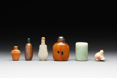 A collection of 12 Chinese snuff bottles and a jade pendant, Chenghua mark, 18/20th C.