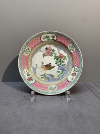 A Chinese famille rose ruby-back 'mandarin ducks' plate and a large capucin-brown-ground Imari-style teapot, 18/19th C.
