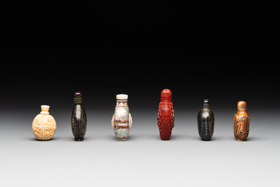 A collection of 12 Chinese snuff bottles, Qianli 千里 mark, 19/20th C.
