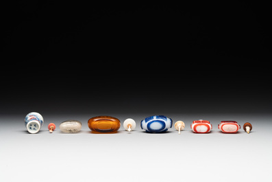 A collection of 12 Chinese snuff bottles and a jade pendant, Chenghua mark, 18/20th C.