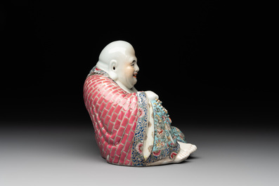 A Chinese famille rose Milefo Buddha, Xue Changseng 薛長森 mark, 20th C.
