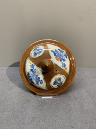 A Chinese famille rose ruby-back 'mandarin ducks' plate and a large capucin-brown-ground Imari-style teapot, 18/19th C.