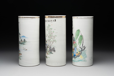 A varied collection of 14 Chinese famille rose and monochrome wares, 19/20th C.
