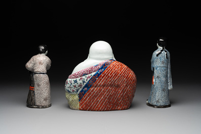 A Chinese famille rose Buddha and two figures, Zhi Yitai 朱義泰 mark, 19/20th C.