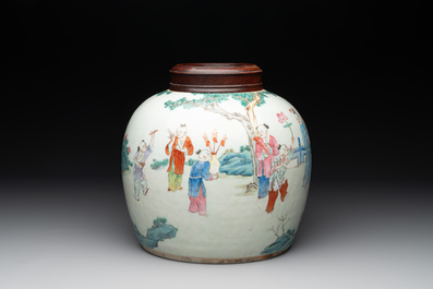 A Chinese famille rose '100 boys' jar and wooden cover, 19th C.
